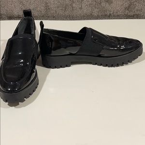 Like new Via Spiga patent leather loafers